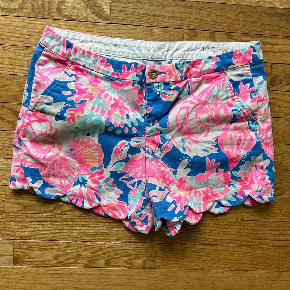 Lilly Pulitzer buttercup stretch short. Size 12